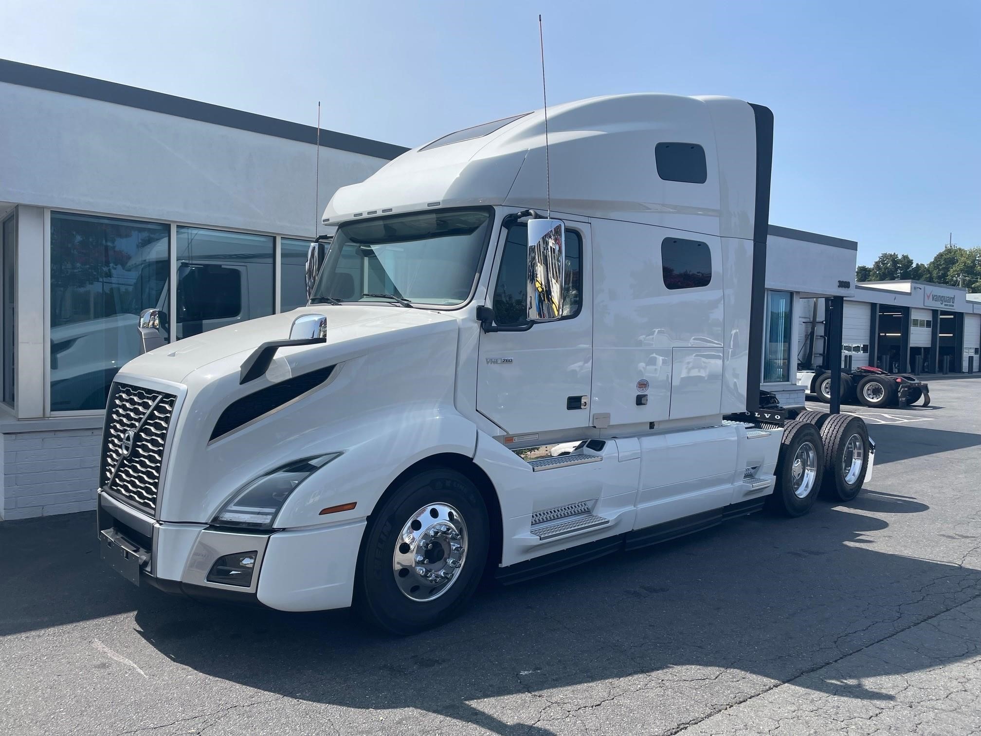 2025 VOLVO VNL64T760 - image 1 of 6