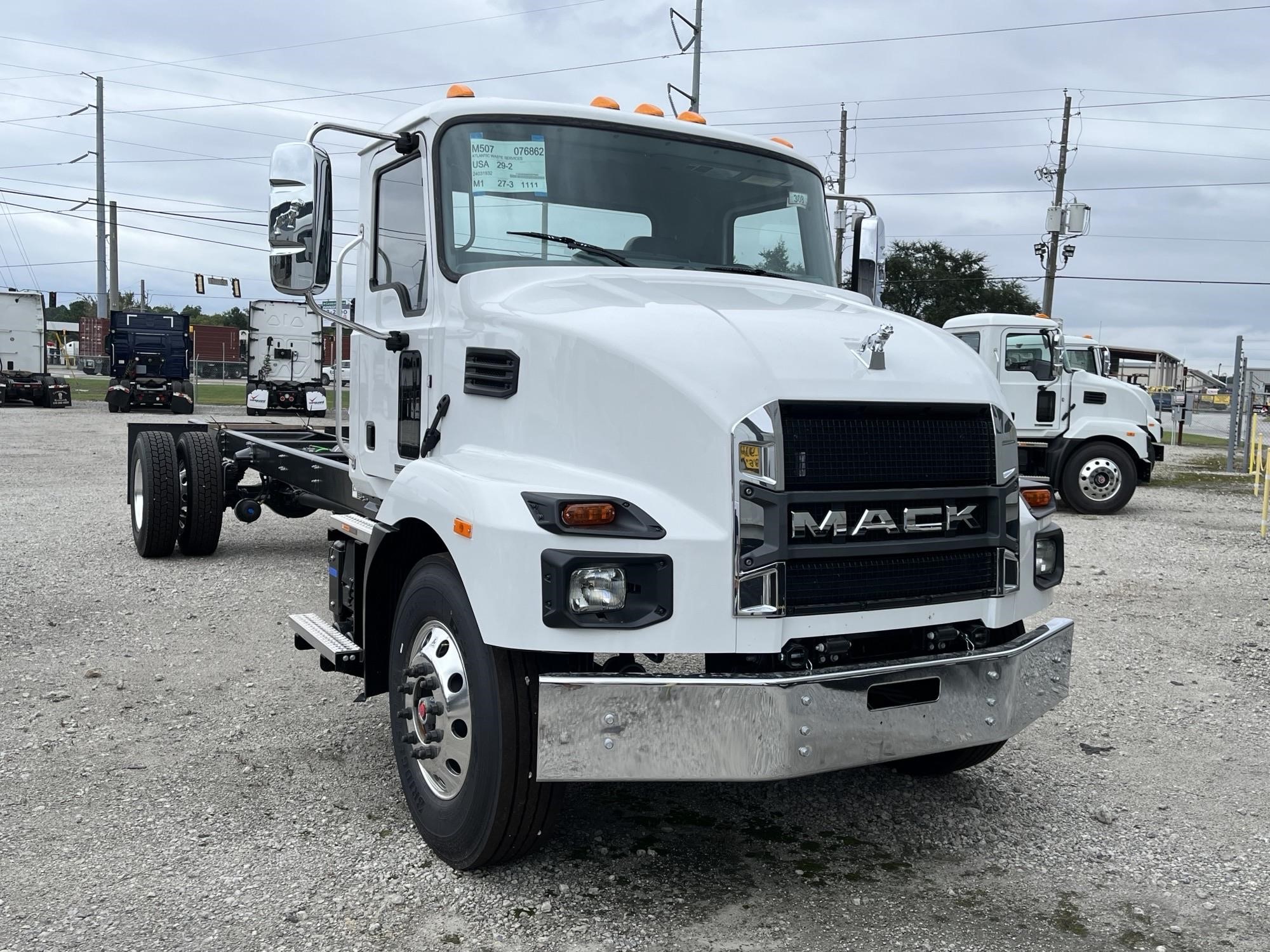 2025 MACK MD7 - image 2 of 3