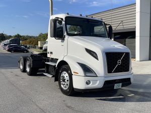 2020 VOLVO VNR64T300 9023066813