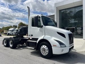 2020 VOLVO VNR64T300 9023077557