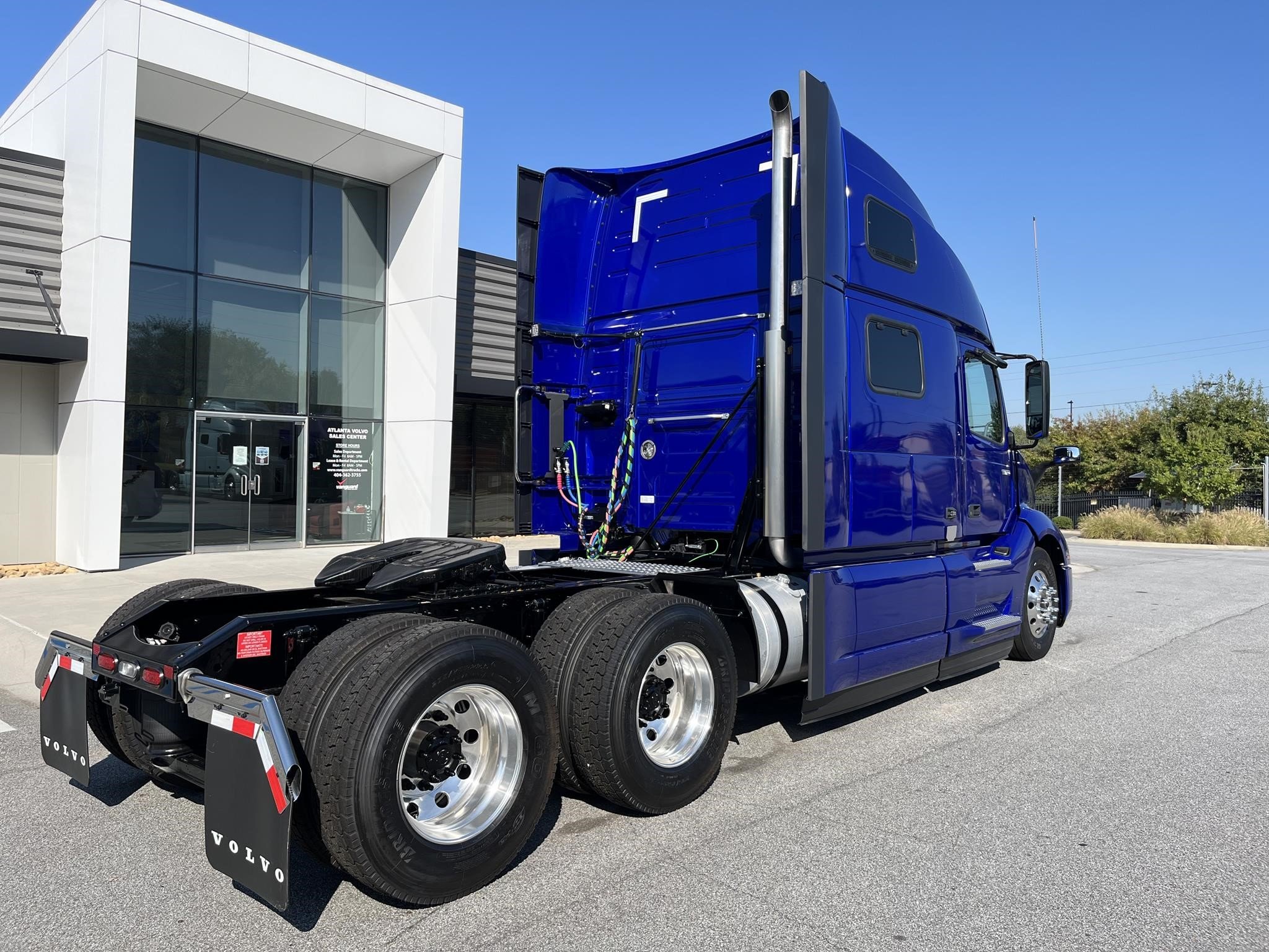 2025 VOLVO VNL64T860 - image 2 of 6