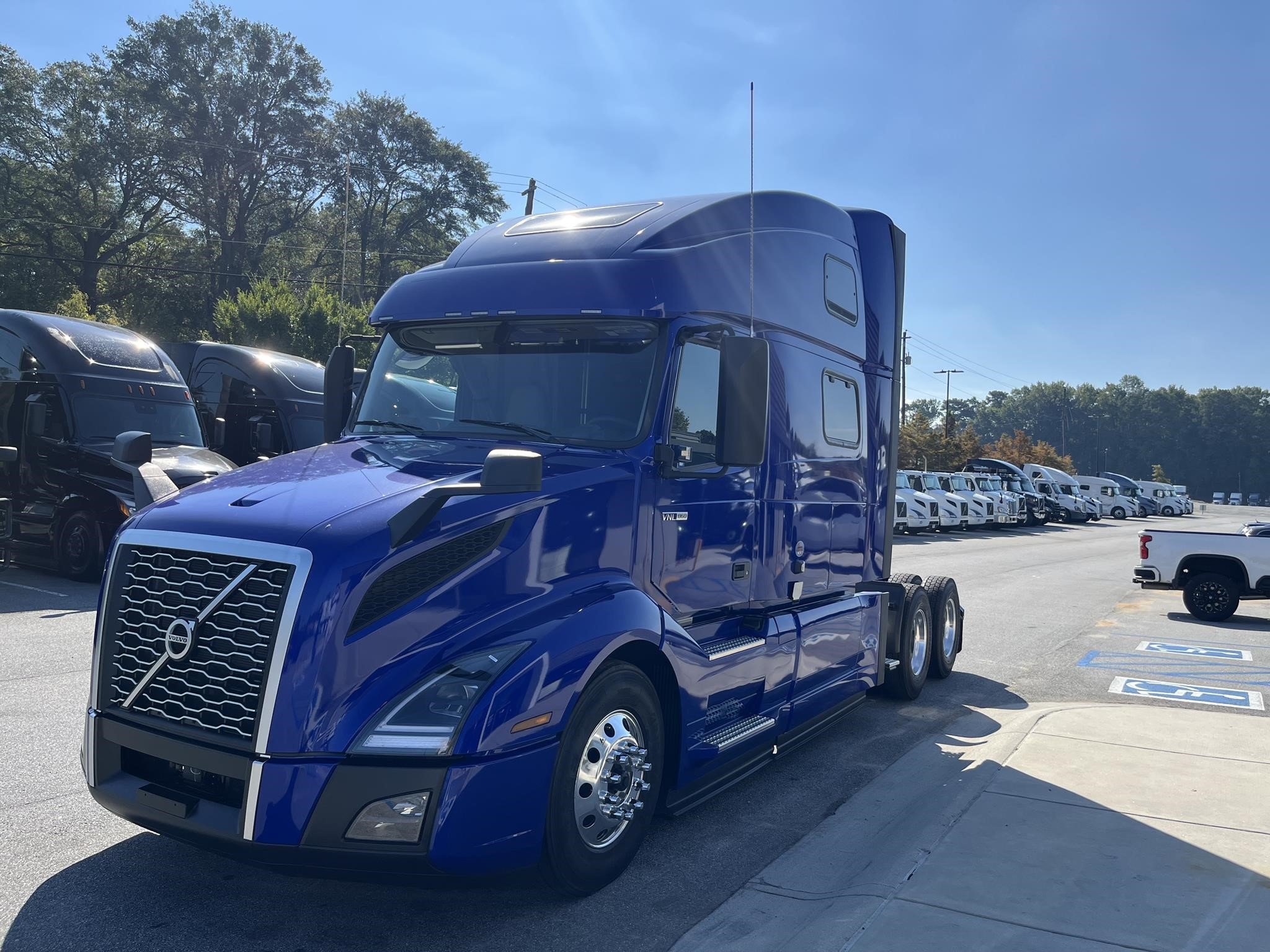 2025 VOLVO VNL64T860 - image 5 of 6