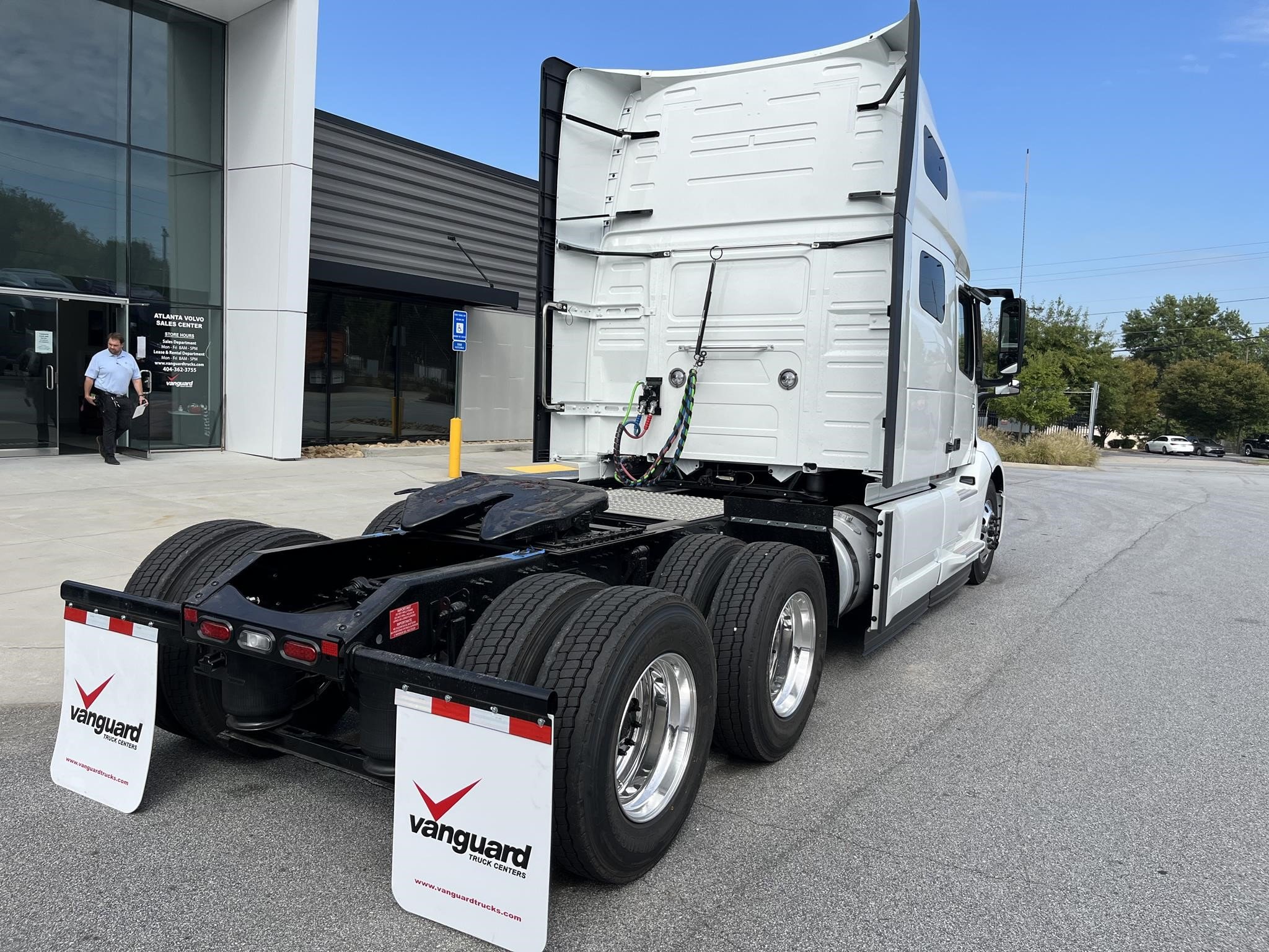 2025 VOLVO VNL64T760 - image 3 of 6