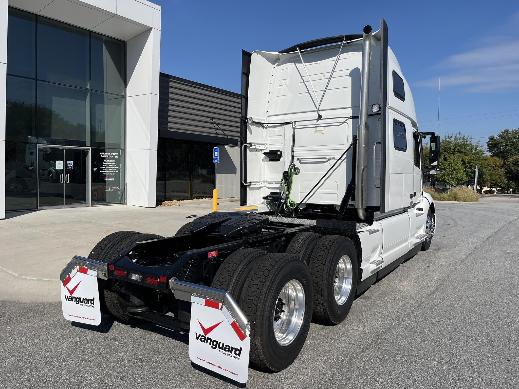 2025 VOLVO VNL64T860 - image 3 of 6