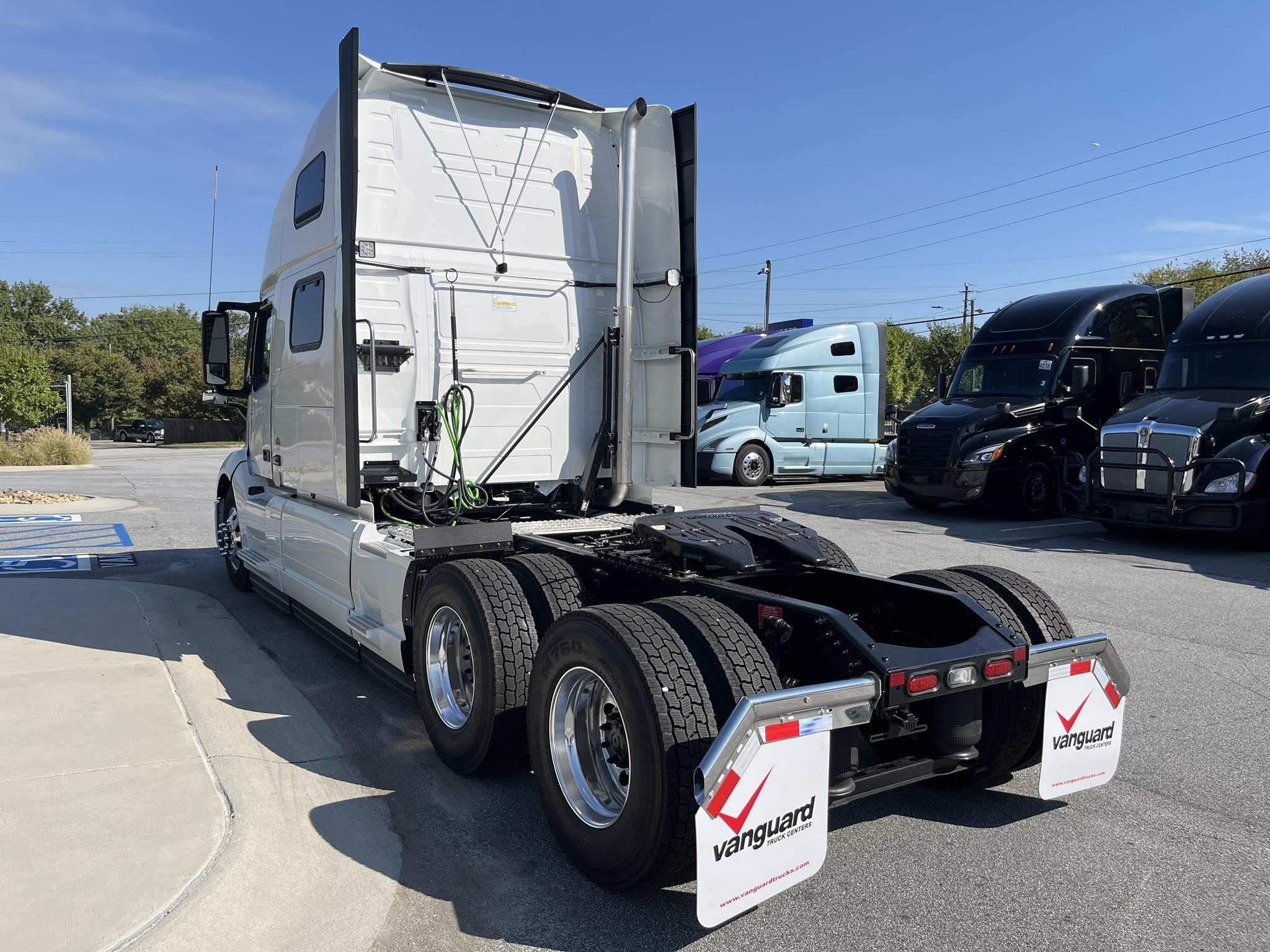 2025 VOLVO VNL64T860 - image 5 of 6