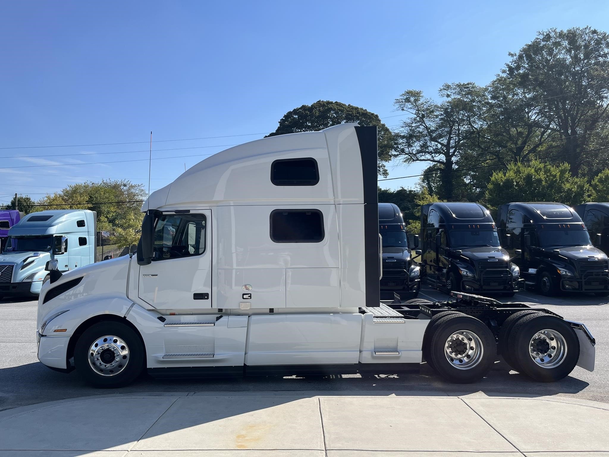 2025 VOLVO VNL64T860 - image 6 of 6