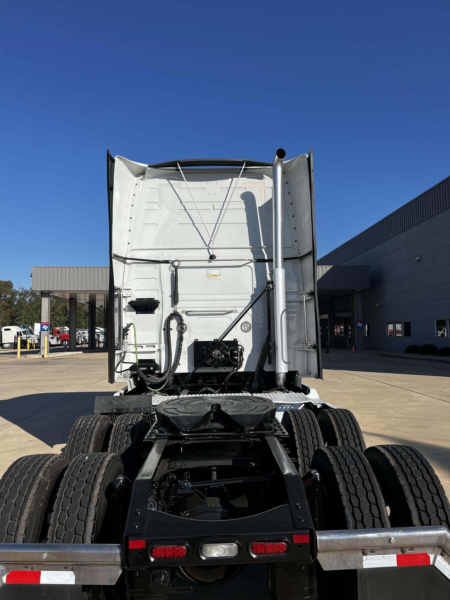 2022 VOLVO VNL64T860 - image 6 of 6