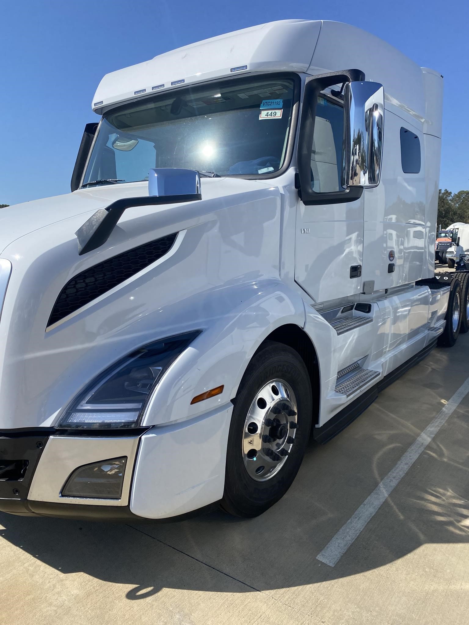 2025 VOLVO VNL64T740 - image 1 of 6