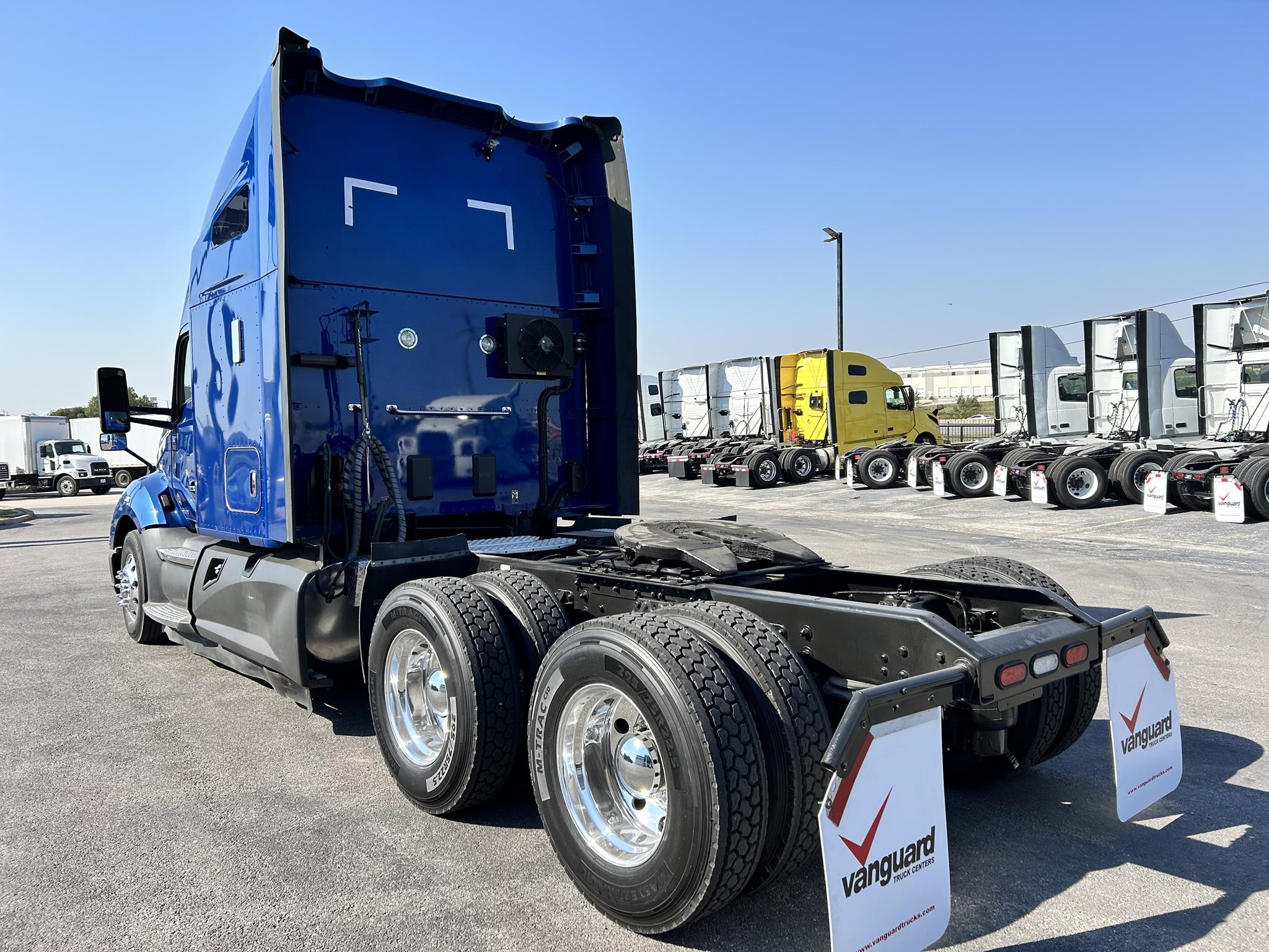 2021 KENWORTH T680 - image 3 of 6