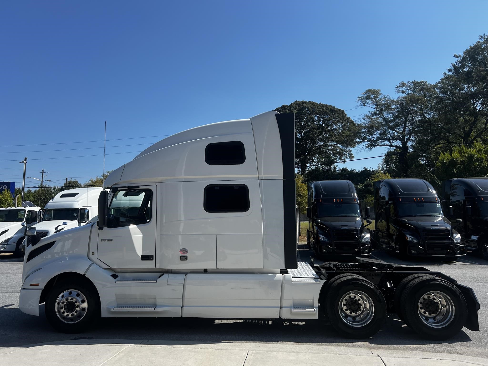 2022 VOLVO VNL64T860 - image 6 of 6