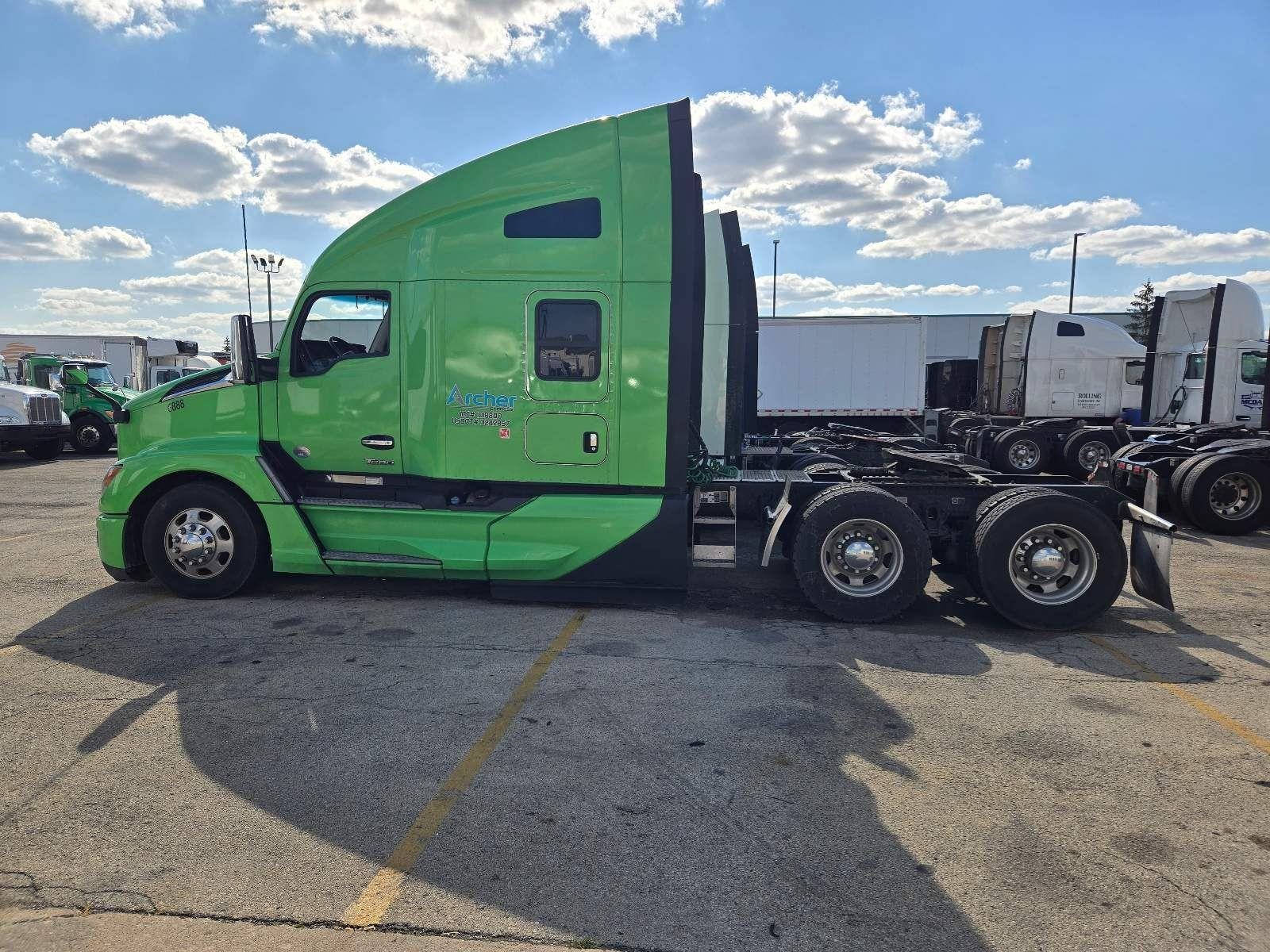 2023 KENWORTH T680 - image 2 of 6