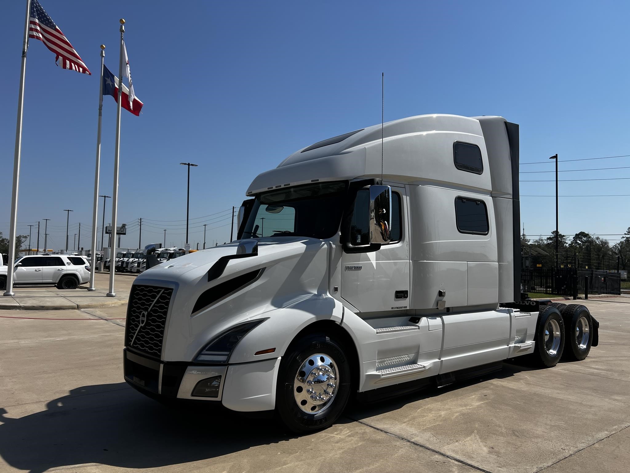 2022 VOLVO VNL64T860 - image 1 of 6