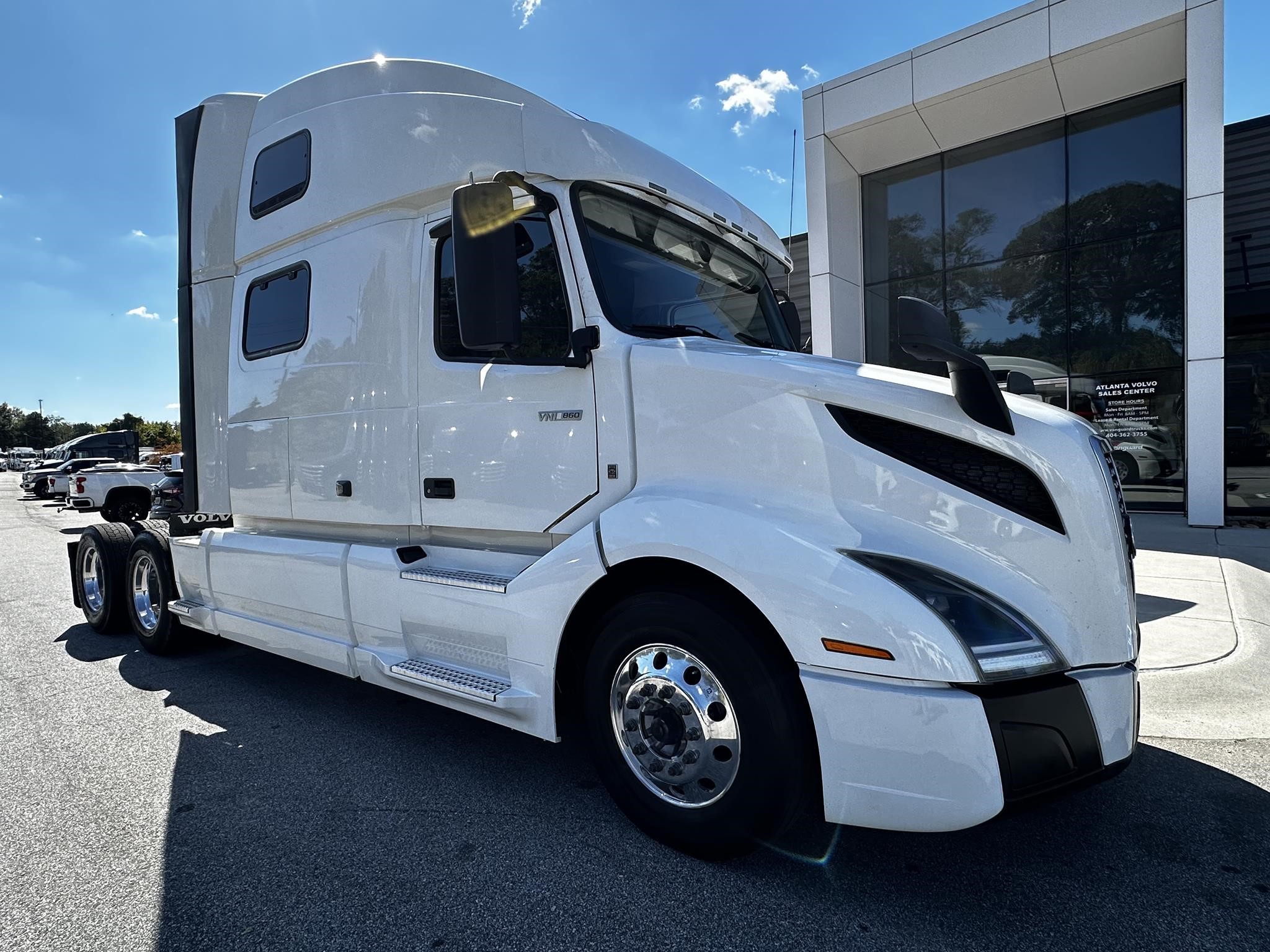 2022 VOLVO VNL64T860 - image 1 of 6