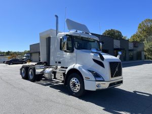 2025 VOLVO VNR64T300 9026744367