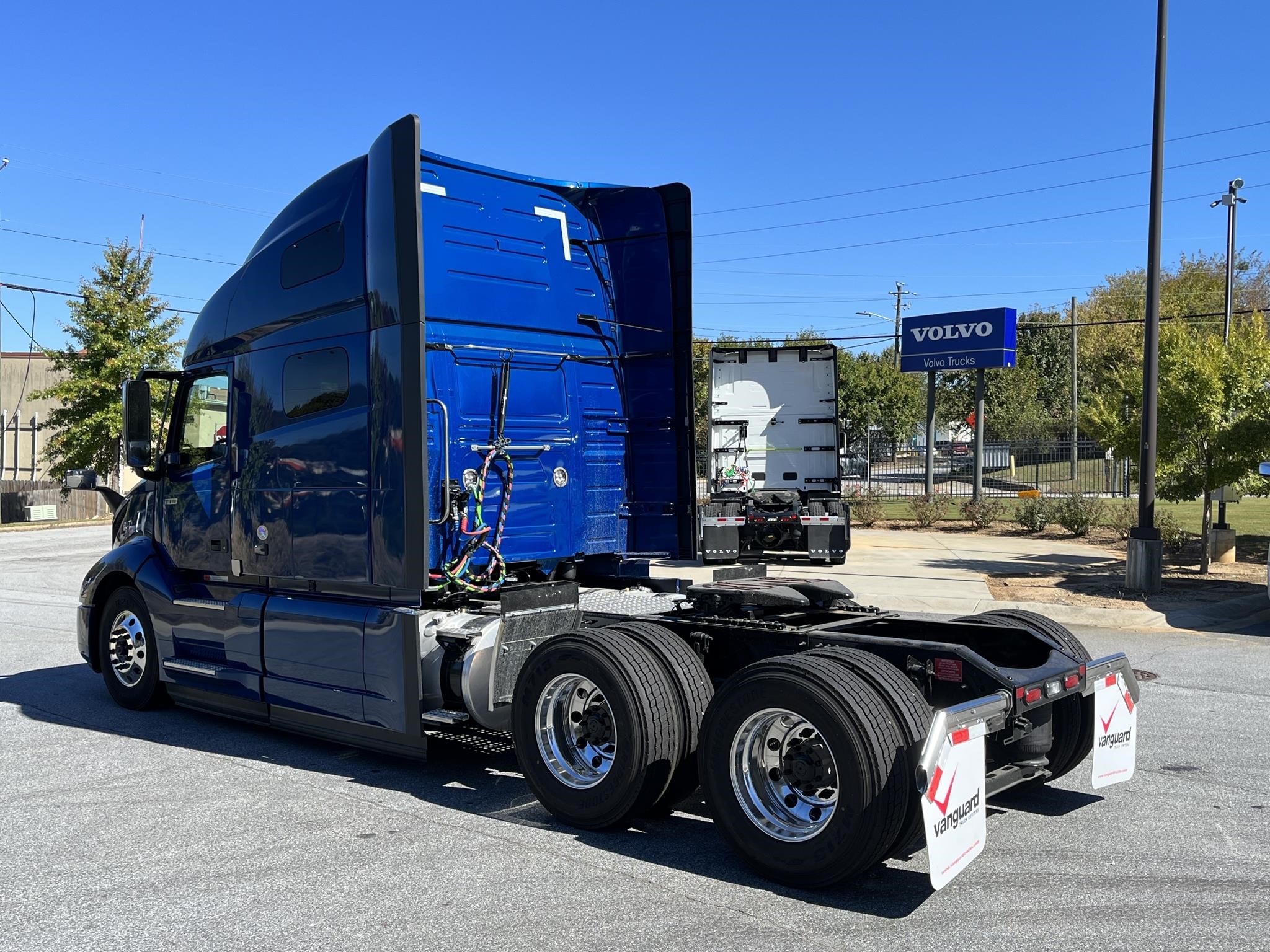 2025 VOLVO VNL64T760 - image 2 of 6