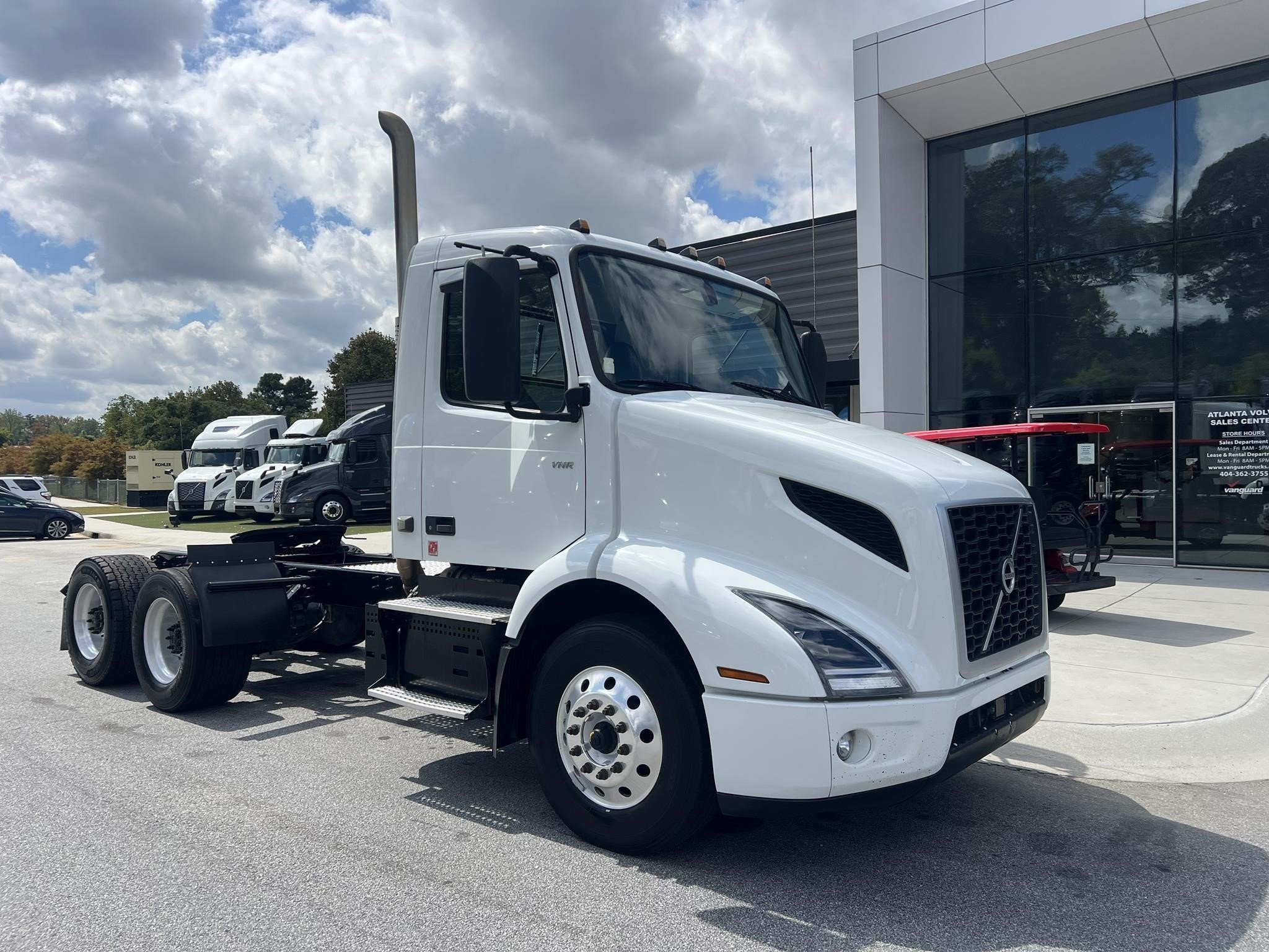 2020 VOLVO VNR64T300 - image 1 of 6