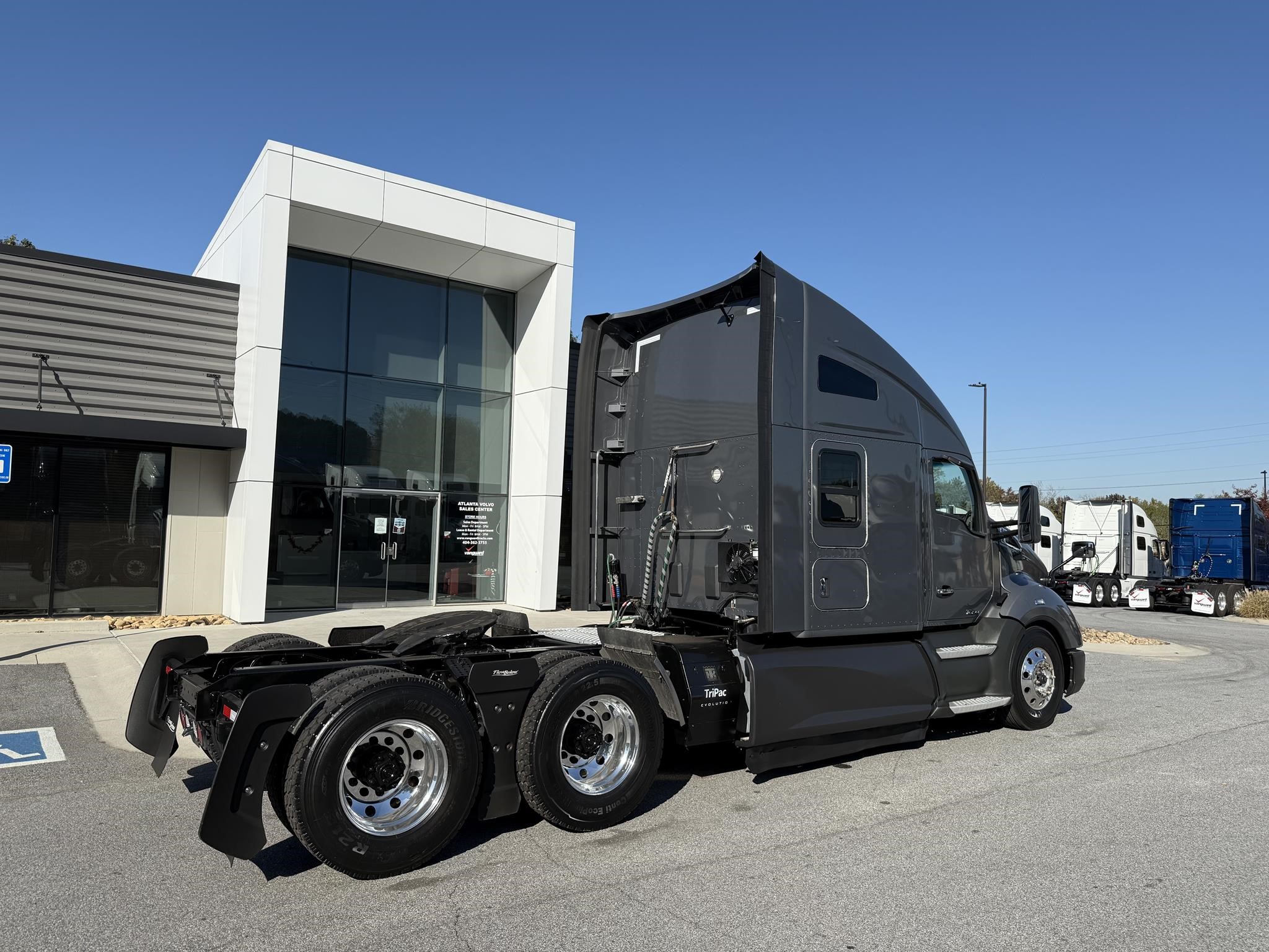 2021 KENWORTH T680 - image 2 of 6