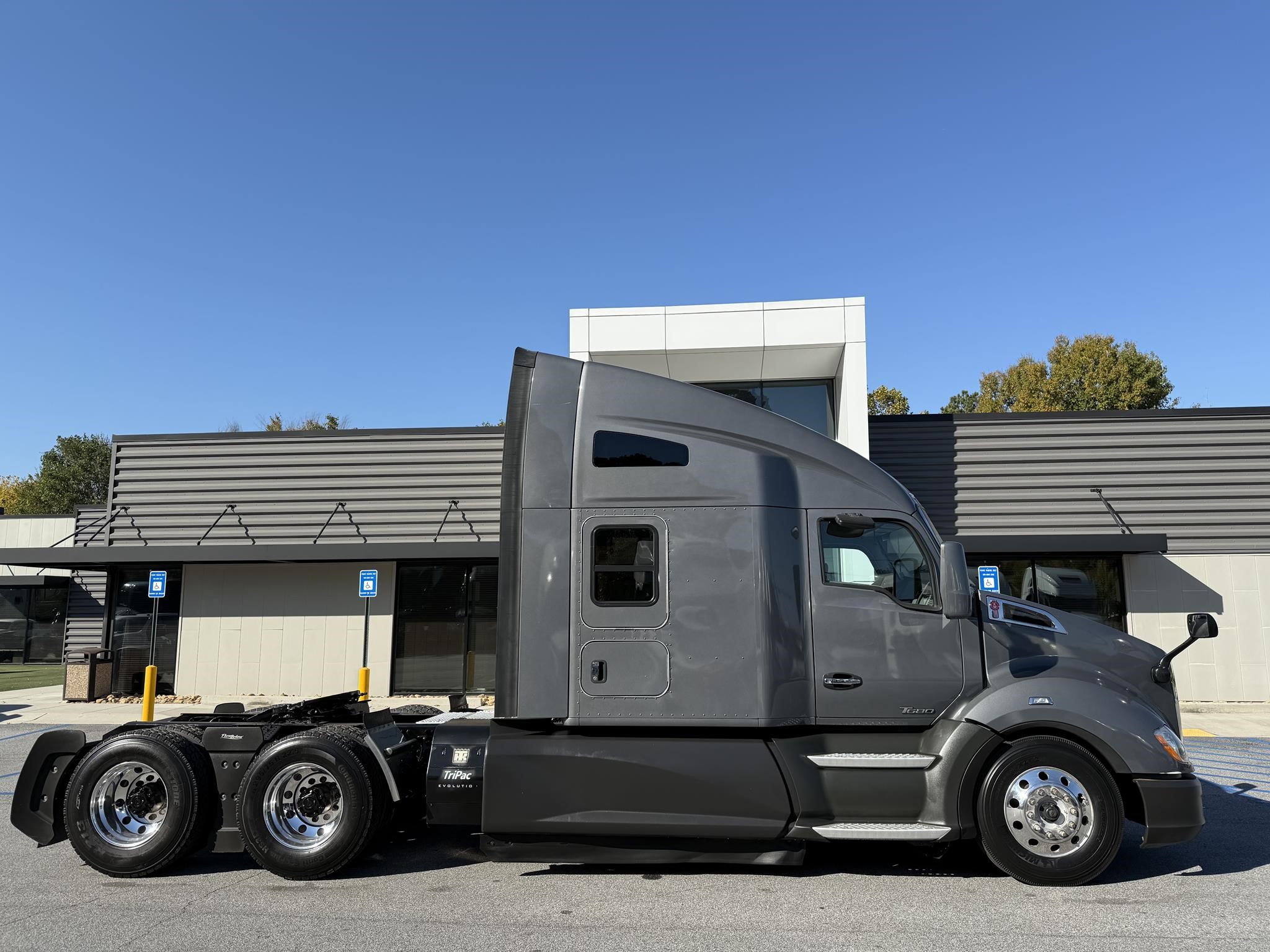 2021 KENWORTH T680 - image 1 of 6