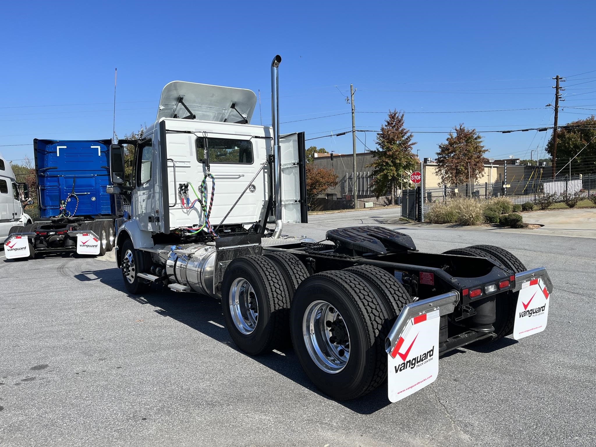 2025 VOLVO VNR64T300 - image 6 of 6