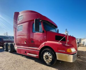 2002 VOLVO VNL64T770 9027832301