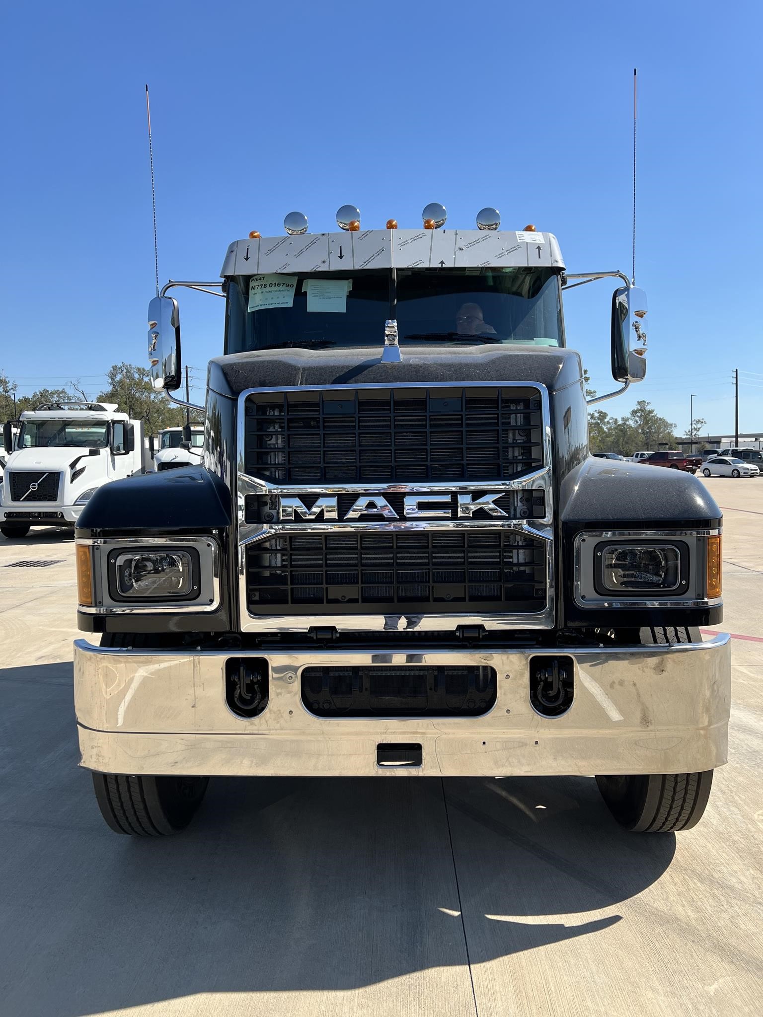 2025 MACK PINNACLE 64T - image 2 of 4