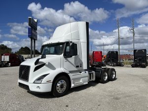 2025 VOLVO VNR64T300 9028418837