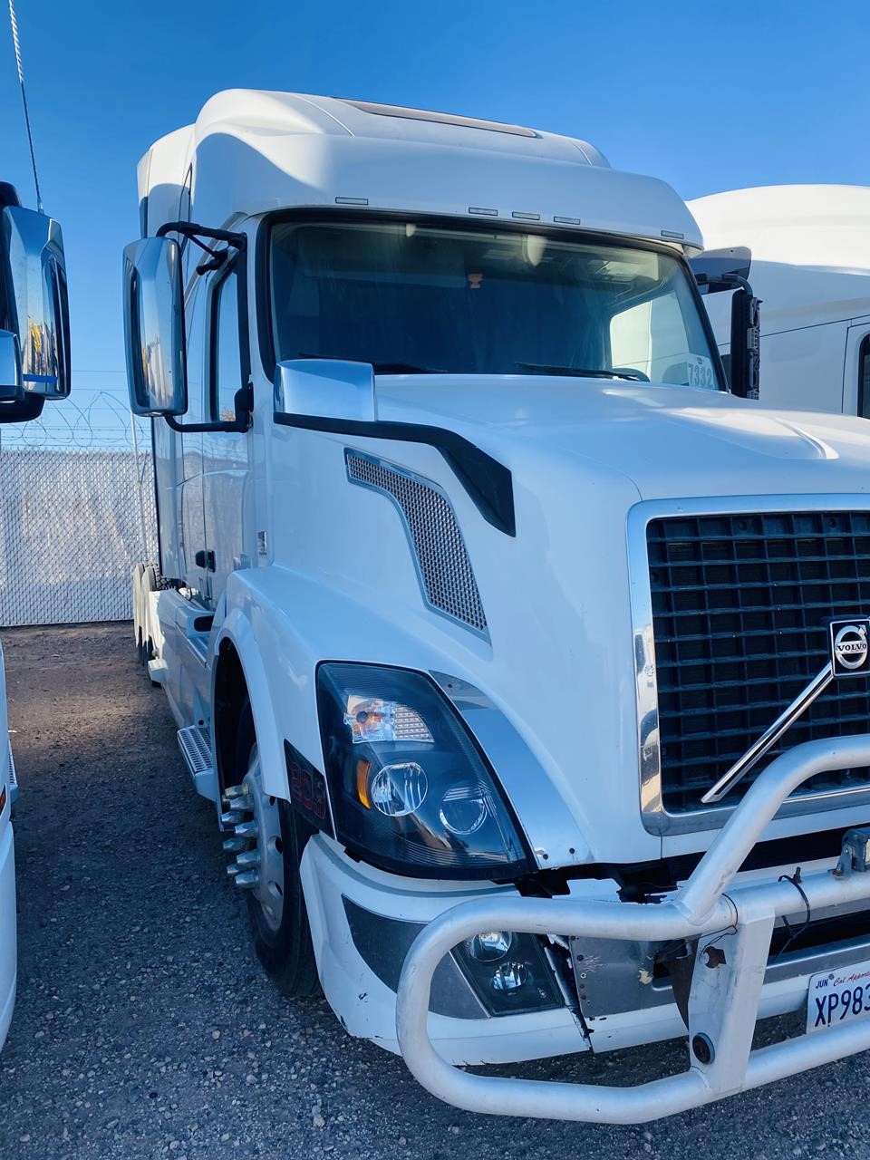 2016 VOLVO VNL42670 - image 1 of 2