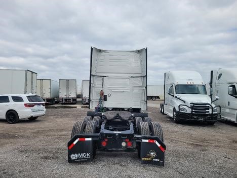 2022 VOLVO VNL64T860 - image 2 of 6