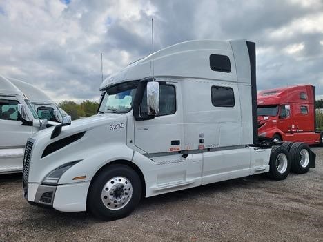 2022 VOLVO VNL64T860 - image 1 of 6