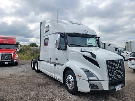 2022 VOLVO VNL64T860 - image 4 of 6