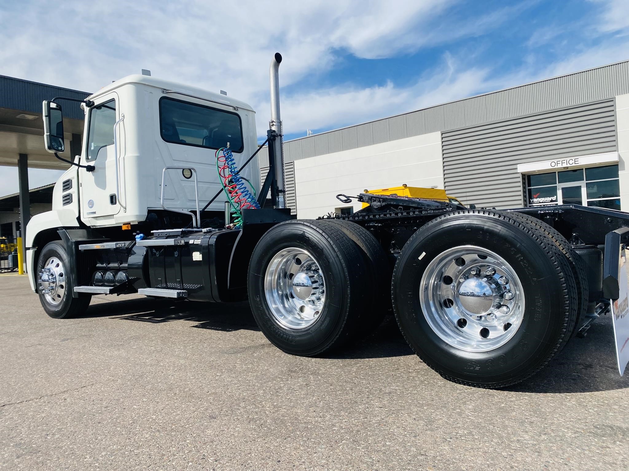 2019 MACK ANTHEM 64T - image 2 of 6