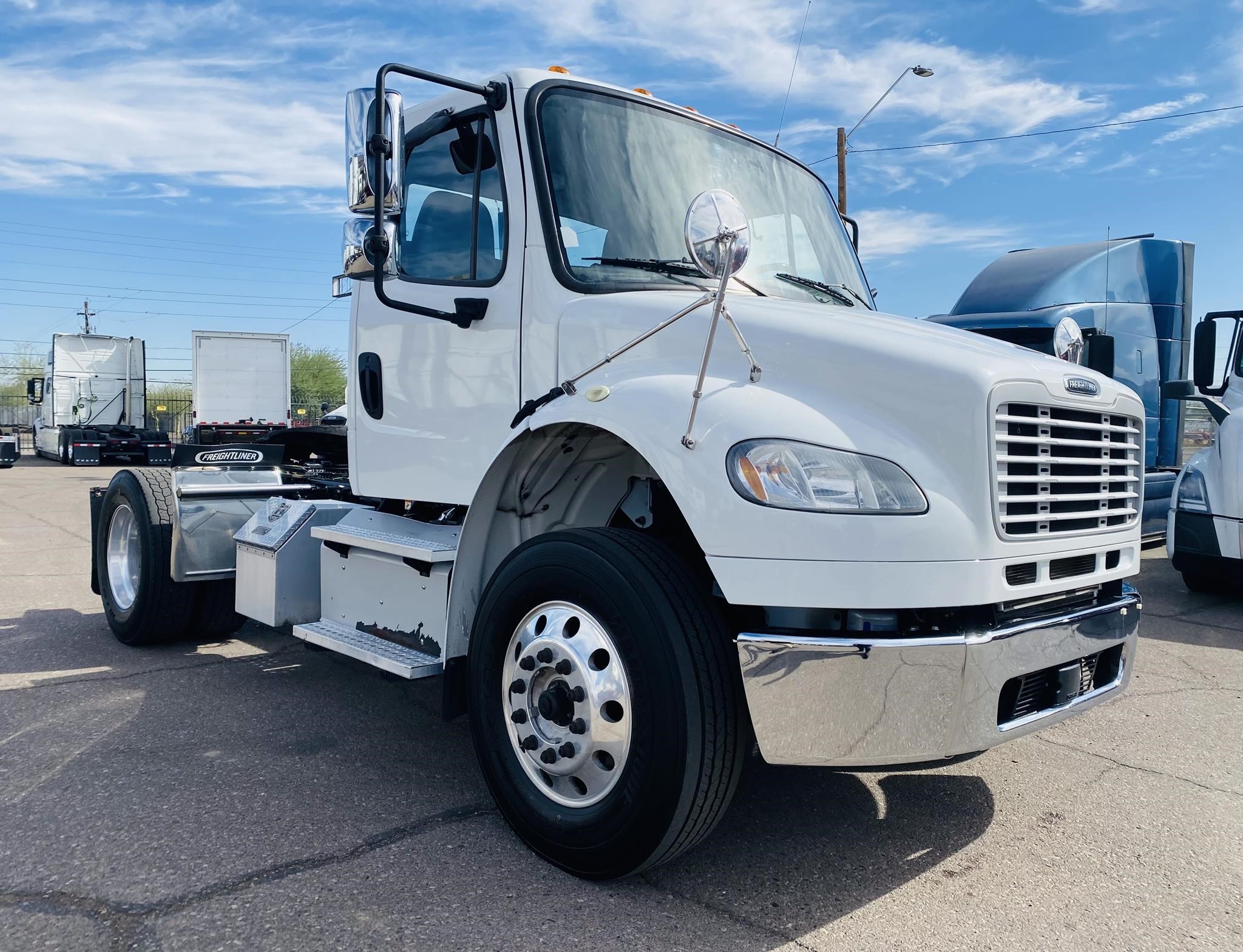 2016 FREIGHTLINER BUSINESS CLASS M2 106 - image 2 of 6