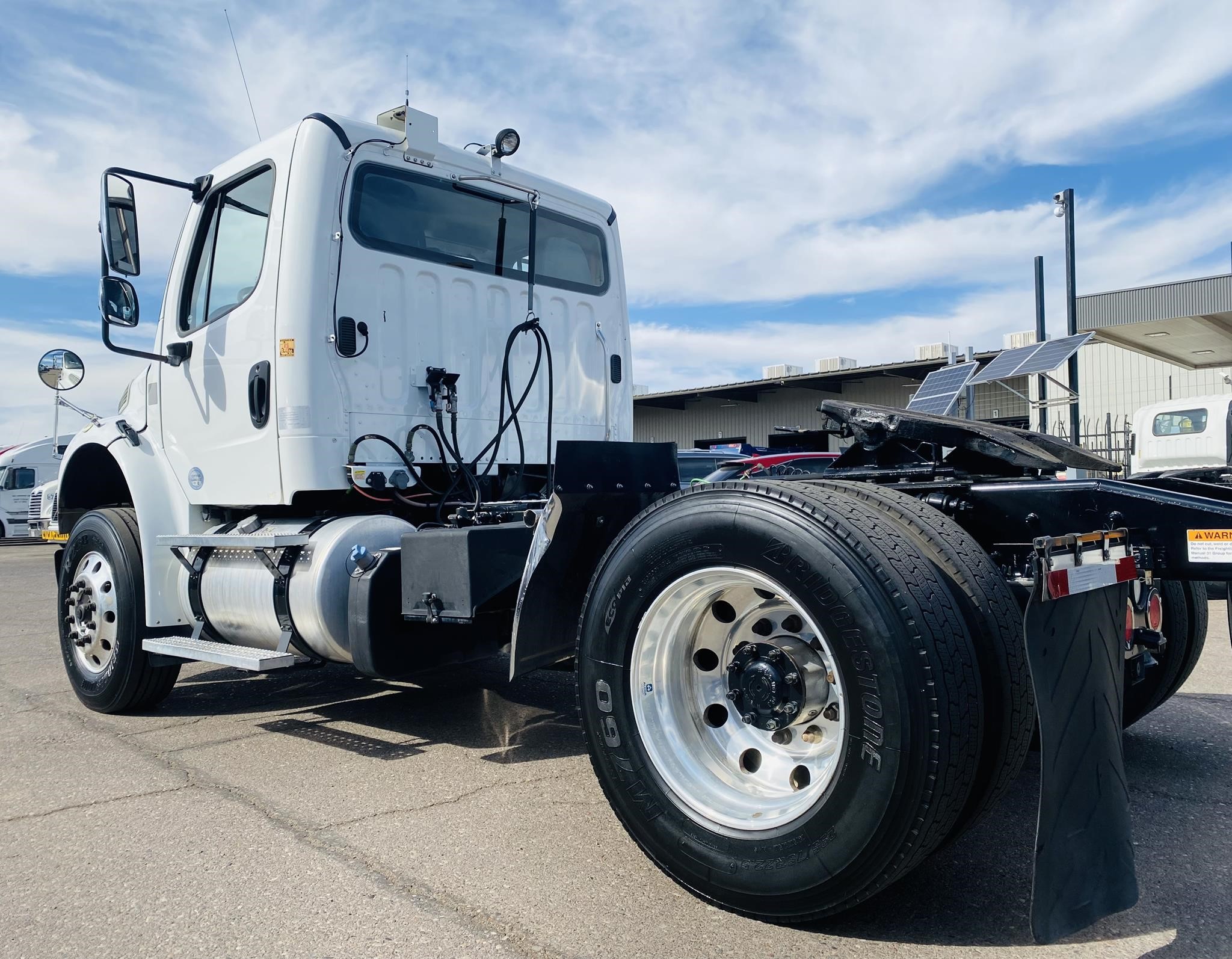 2016 FREIGHTLINER BUSINESS CLASS M2 106 - image 4 of 6