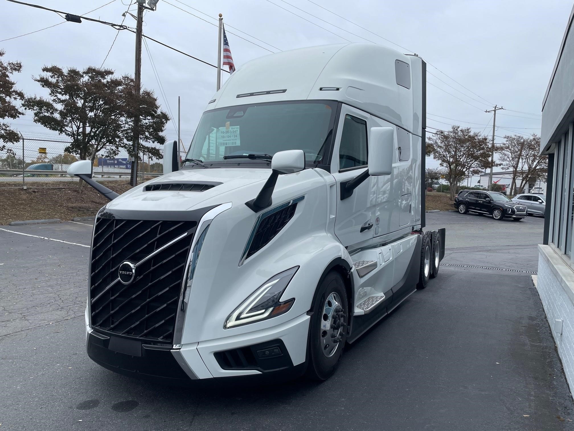 2025 VOLVO VNL64T860 - image 4 of 6