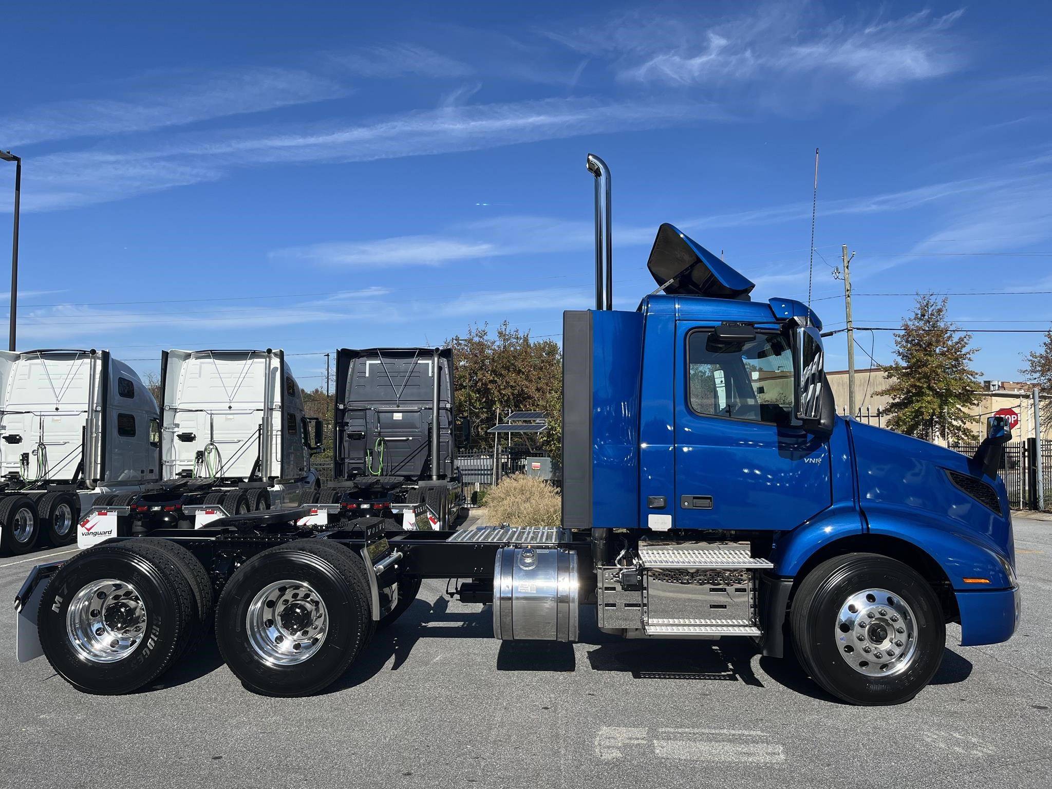 2025 VOLVO VNR64T300 - image 2 of 6