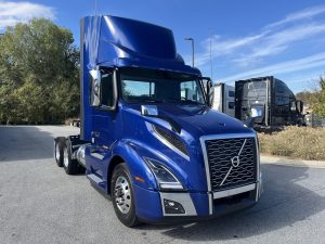 2025 VOLVO VNL64T300 9030626108