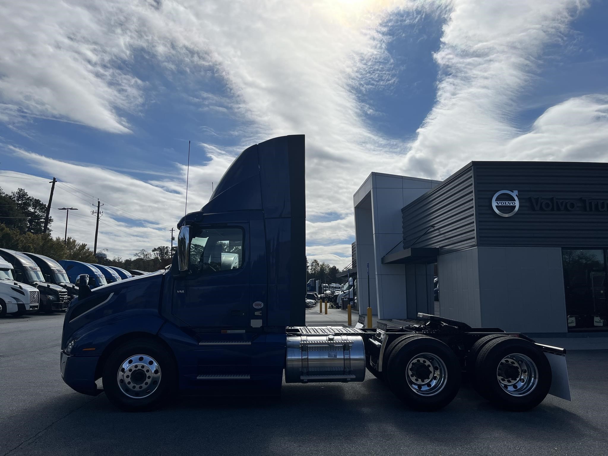 2025 VOLVO VNL64T300 - image 6 of 6