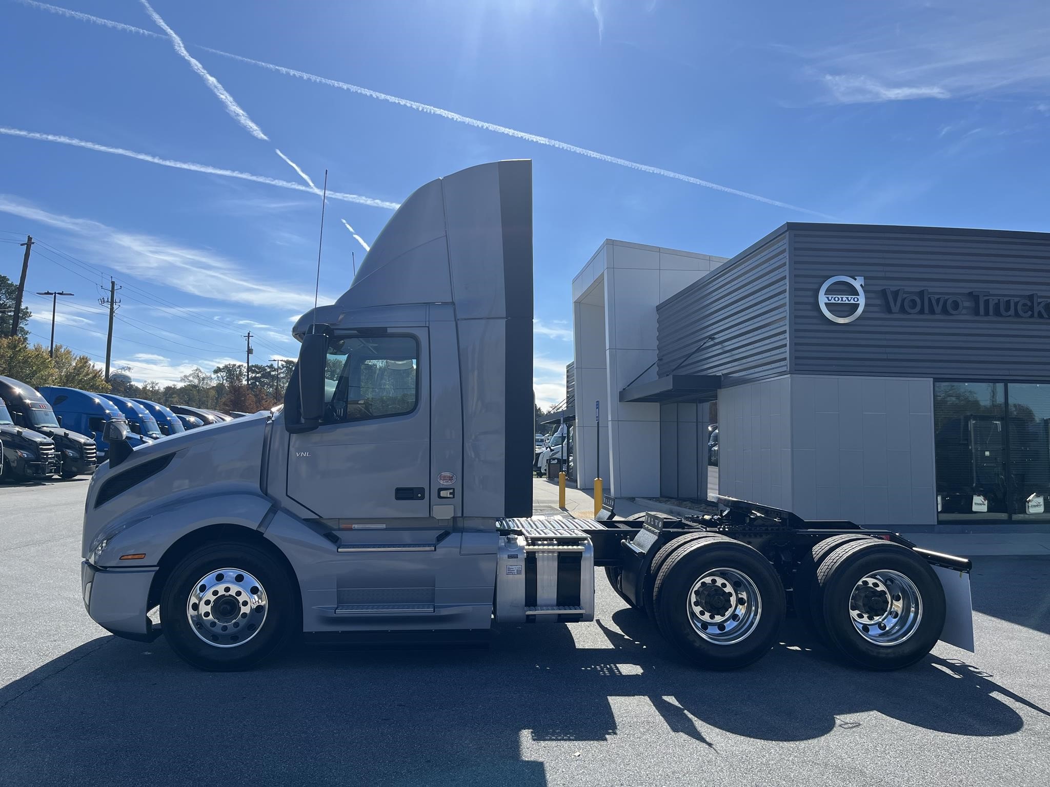 2025 VOLVO VNL64T300 - image 6 of 6