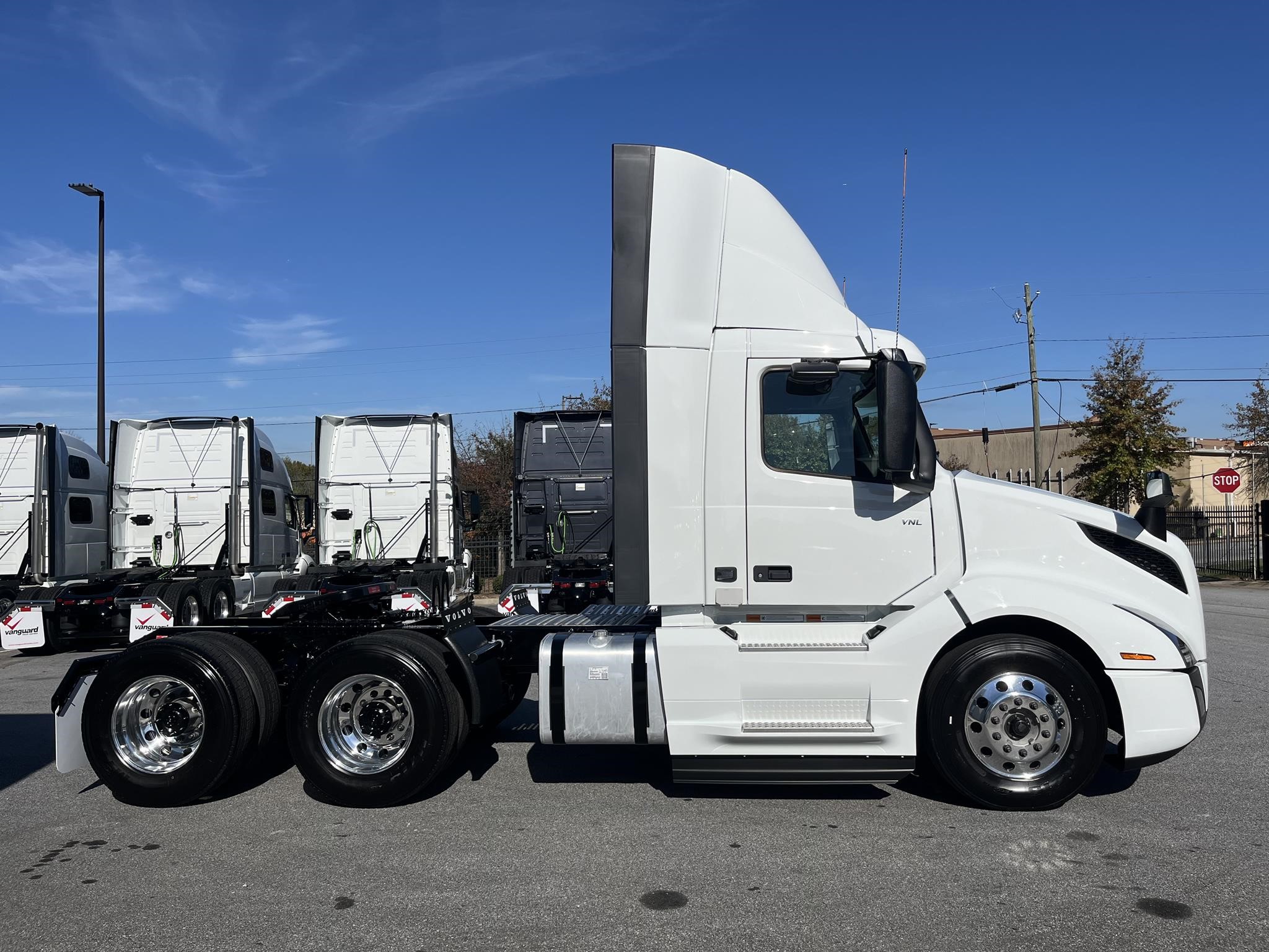 2025 VOLVO VNL64T300 - image 2 of 6