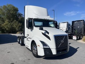 2025 VOLVO VNL64T300 9030628107