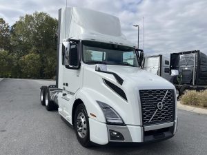 2025 VOLVO VNL64T300 9030628545