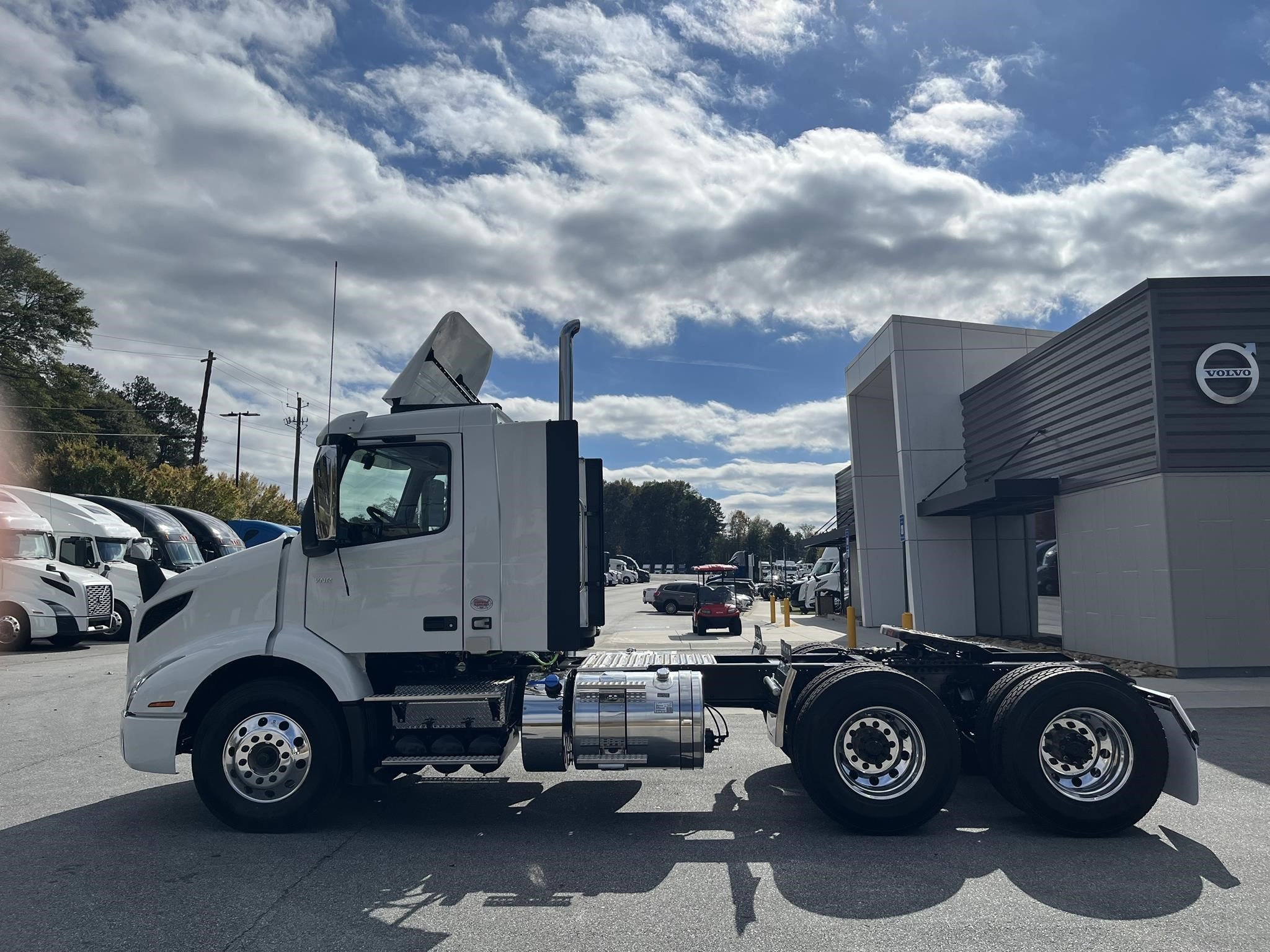 2025 VOLVO VNR64T300 - image 6 of 6