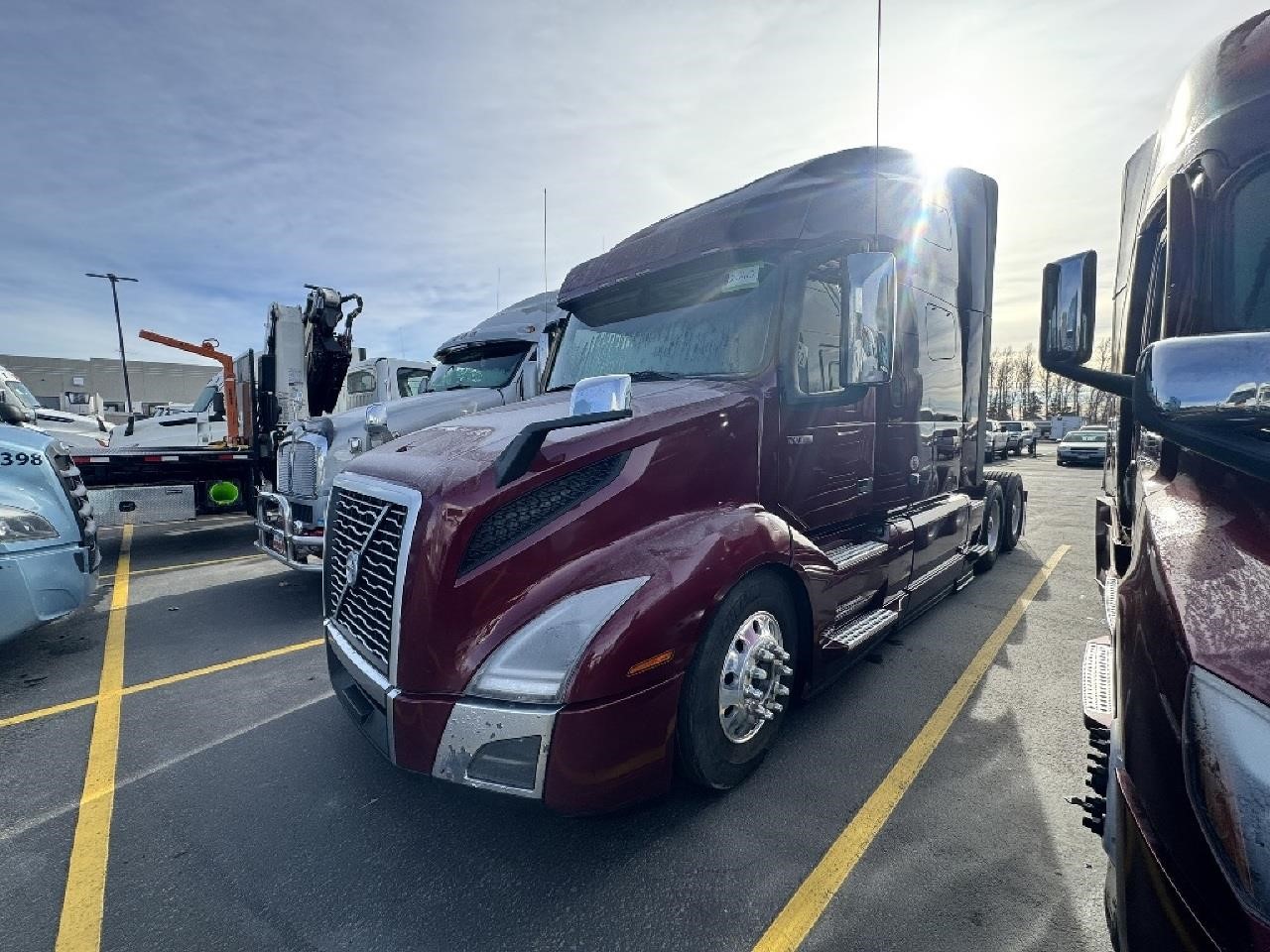 2021 VOLVO VNL64T760 - image 2 of 6