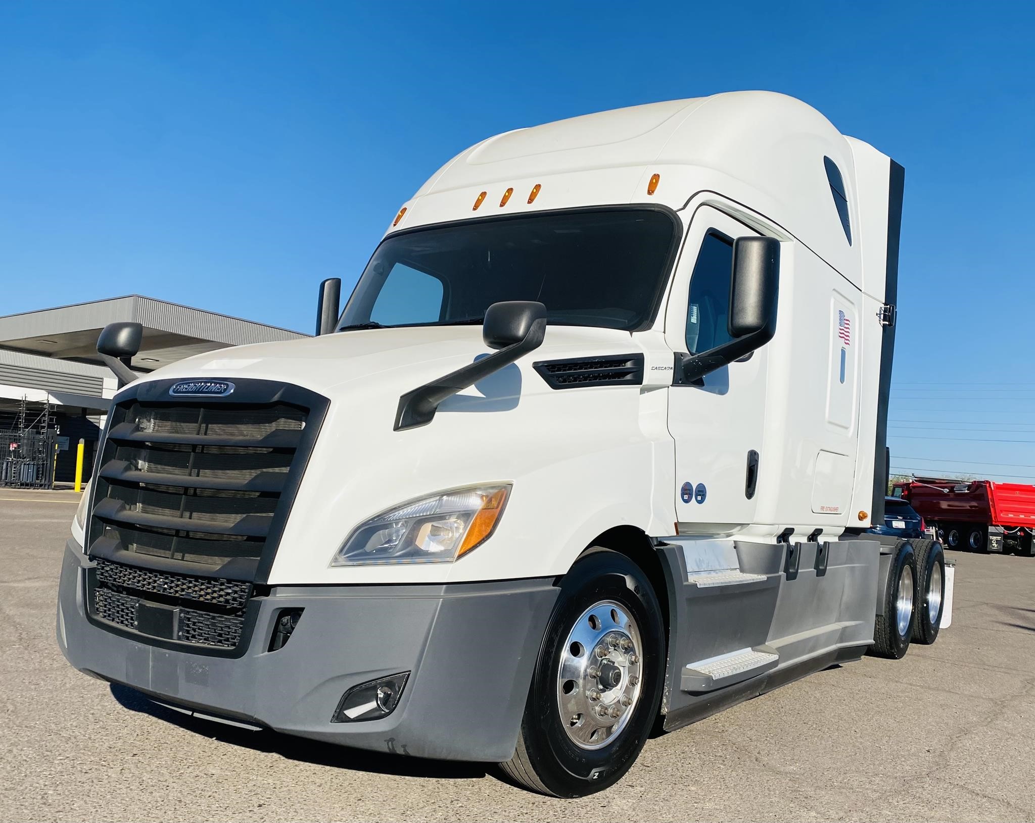 2020 FREIGHTLINER CASCADIA 126 - image 1 of 6