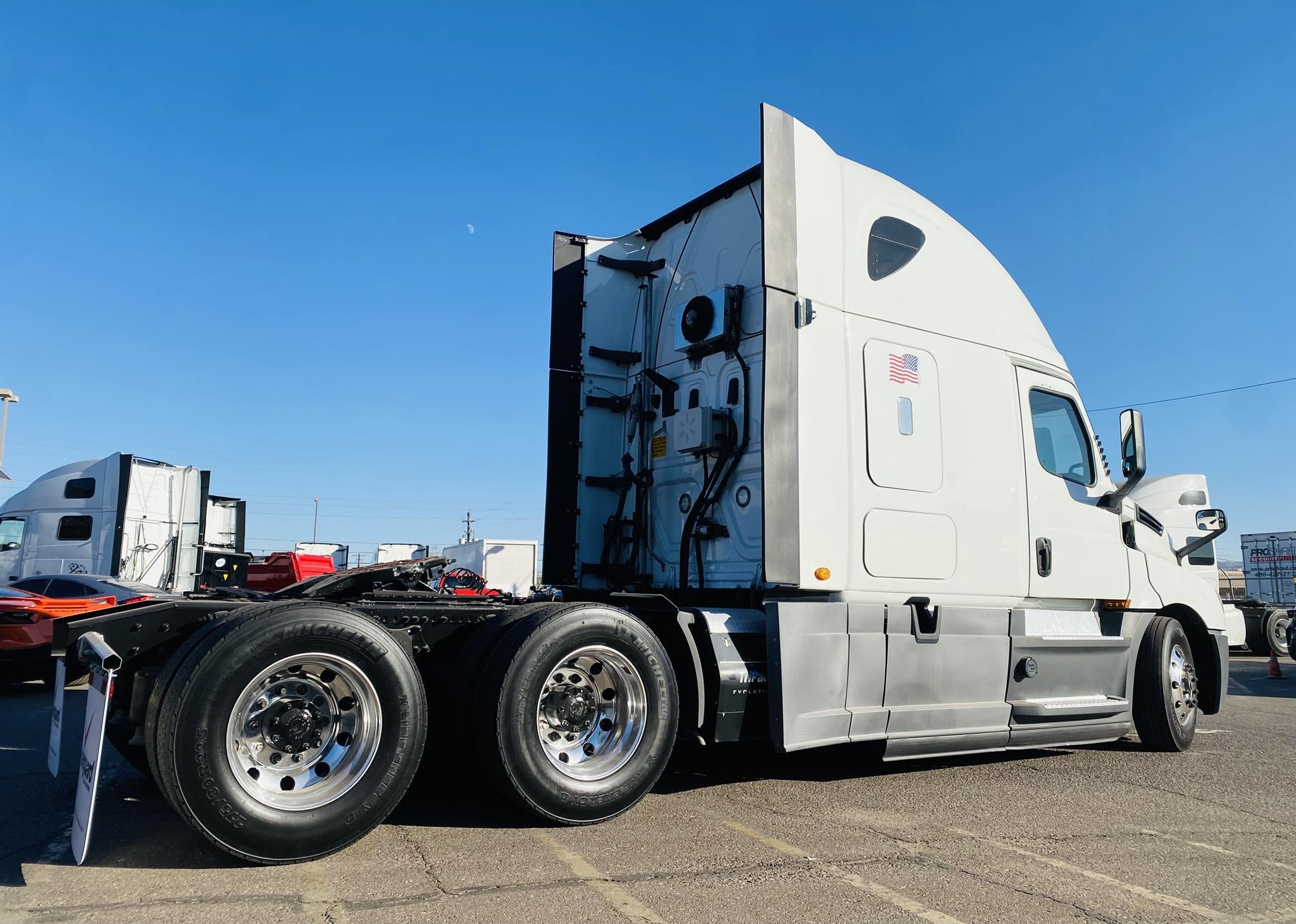 2020 FREIGHTLINER CASCADIA 126 - image 5 of 6