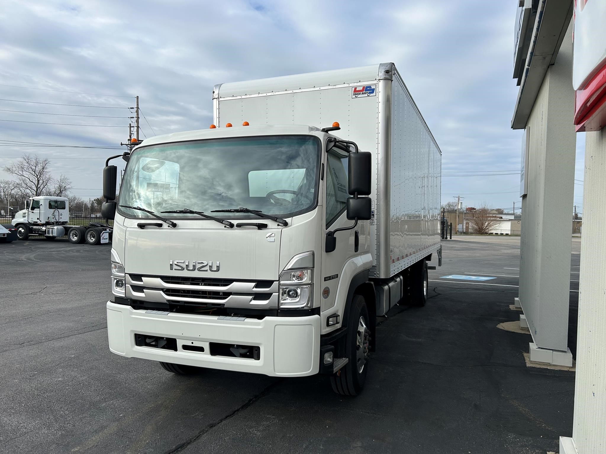 2025 ISUZU FTR - image 5 of 6