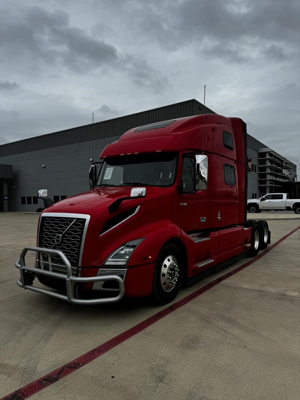 2023 VOLVO VNL64T860 - image 1 of 6