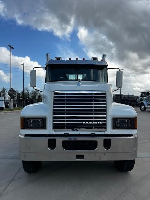 2020 MACK PINNACLE 64T - image 2 of 6