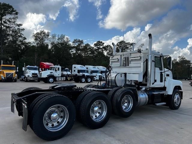 2020 MACK PINNACLE 64T - image 5 of 6