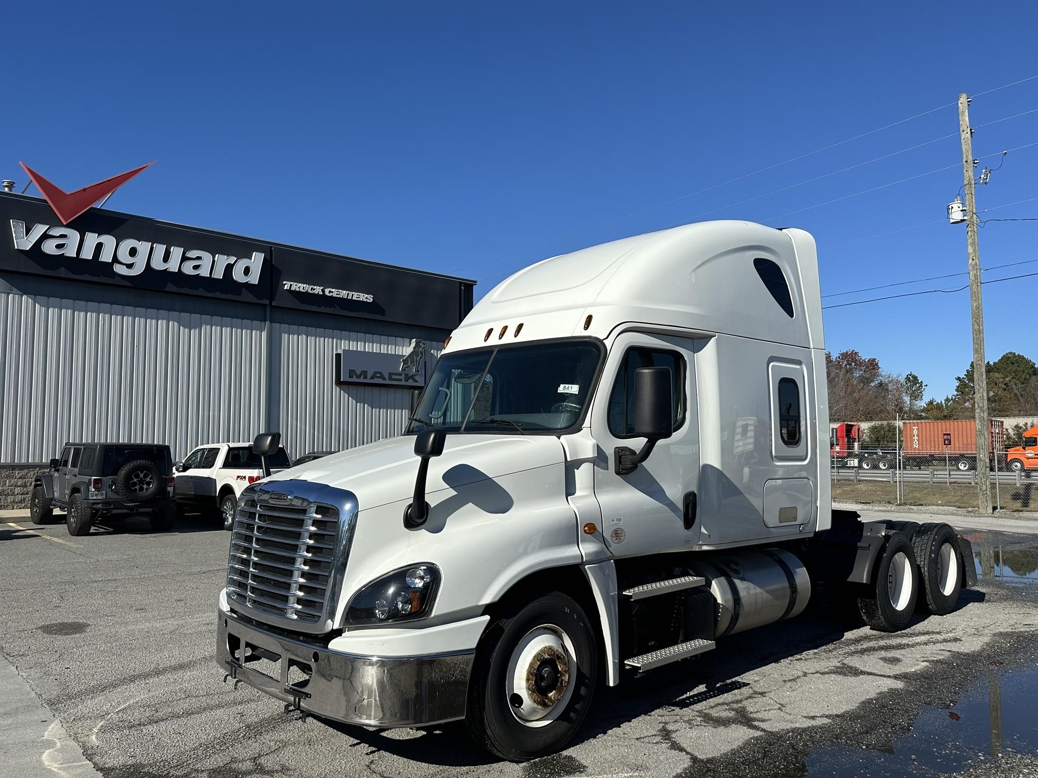 2020 FREIGHTLINER CASCADIA 126 - image 2 of 6